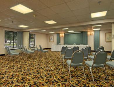 Days Inn By Wyndham Newport News City Center Oyster Point Facilidades foto